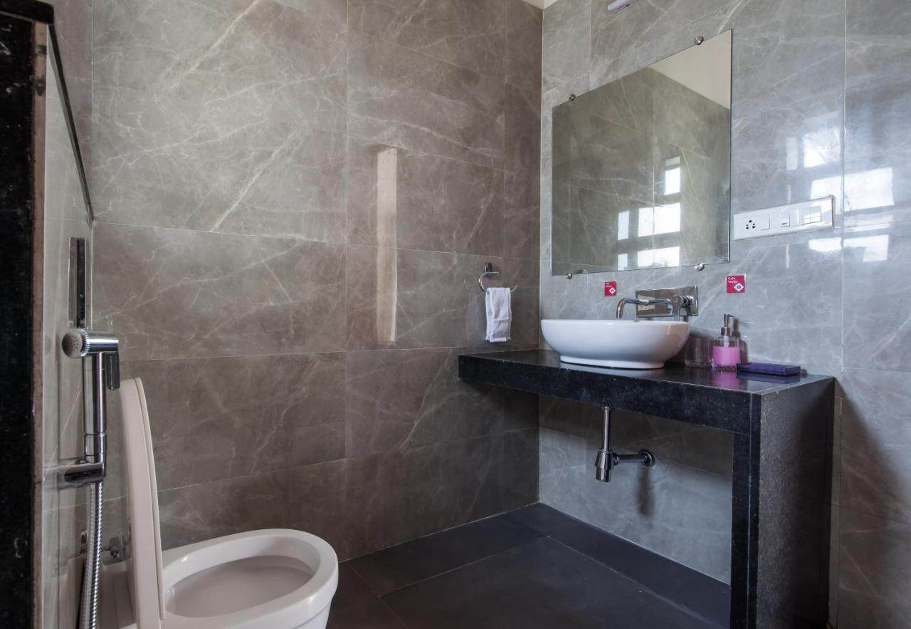 Stayvista'S Greenwoods Villa 10 - City-Center Villa With Private Pool, Terrace, Lift & Carrom Board لونافالا المظهر الخارجي الصورة