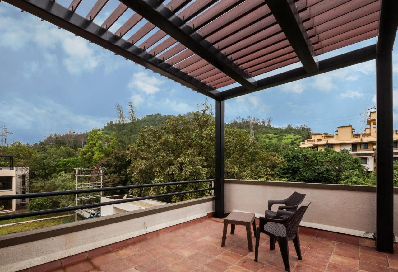 Stayvista'S Greenwoods Villa 10 - City-Center Villa With Private Pool, Terrace, Lift & Carrom Board لونافالا المظهر الخارجي الصورة
