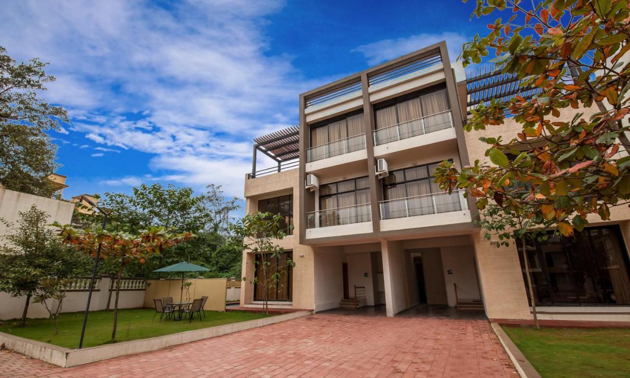 Stayvista'S Greenwoods Villa 10 - City-Center Villa With Private Pool, Terrace, Lift & Carrom Board لونافالا المظهر الخارجي الصورة